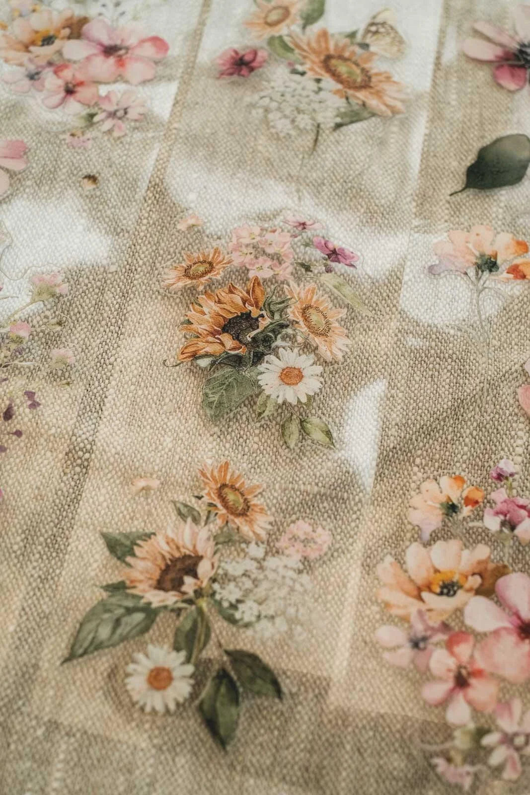 LG| Calm And Colourful Meadow Flowers