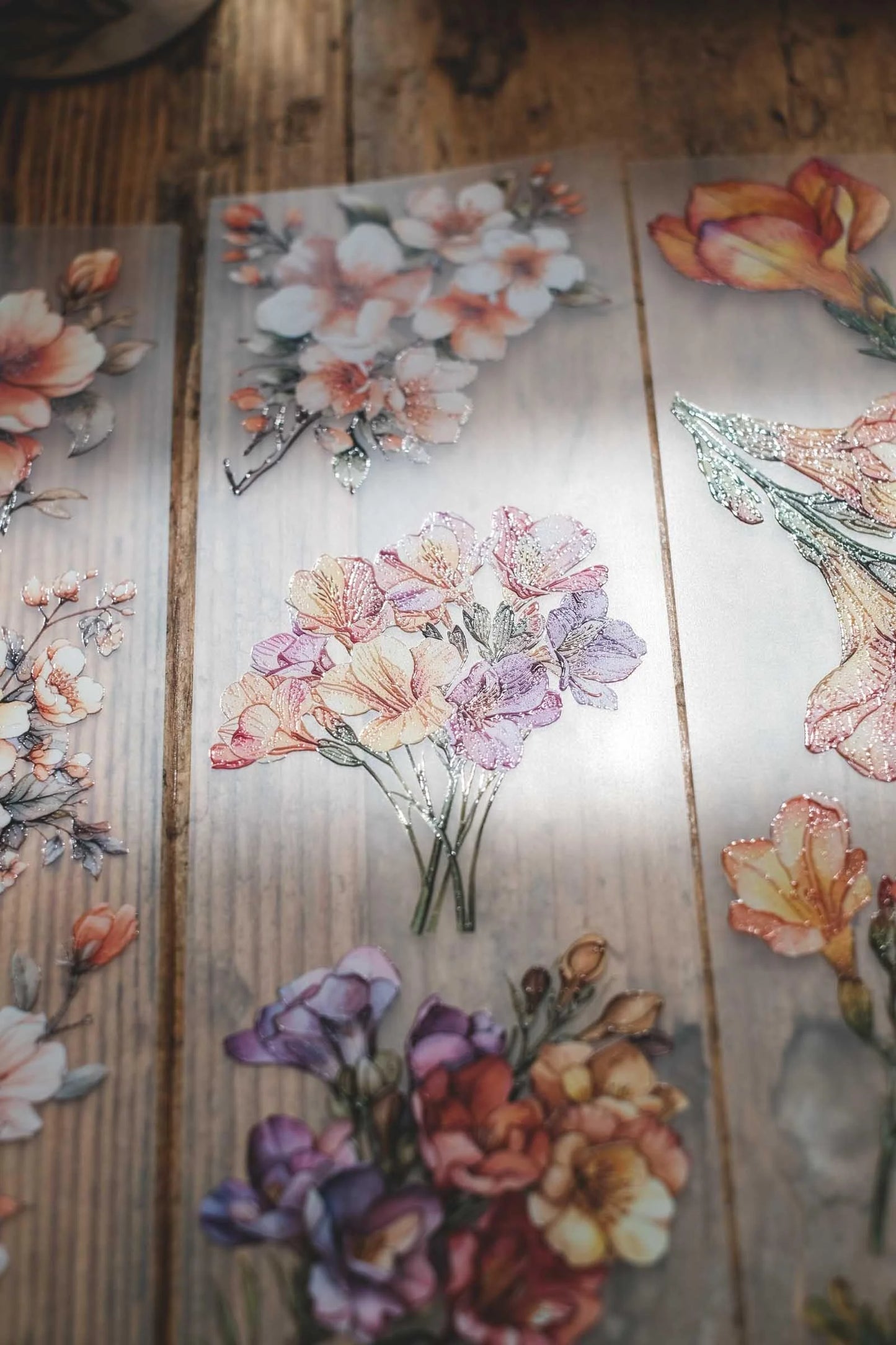 LG | Freesias and apricot flowers - One PET loop